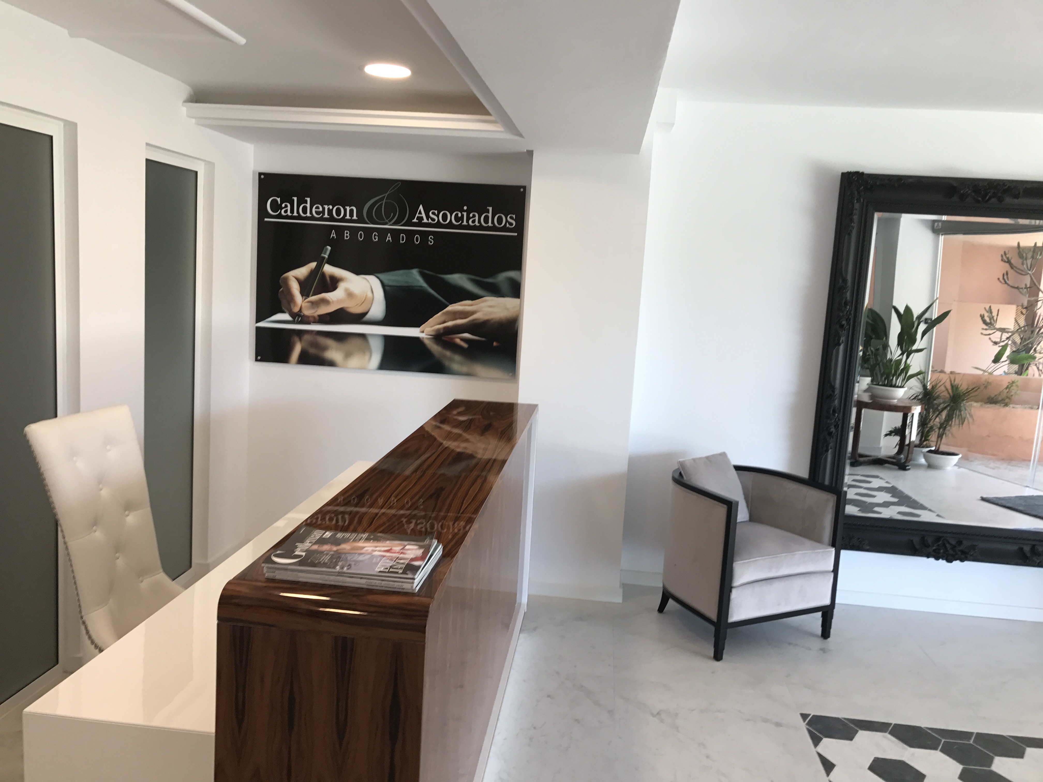 Calderón & Asociados reception